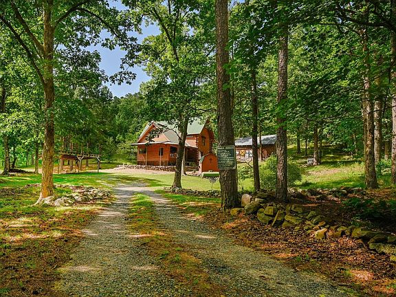 3rd image of 115 Ryder Ln