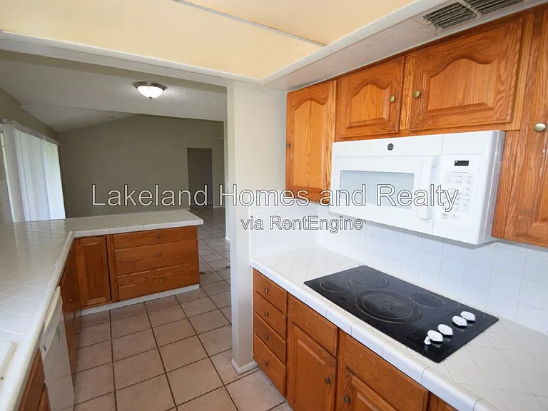 1204 Honeytree Ln W — Photo 32