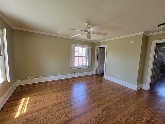 5th image of 472 S Greenlawn Ave