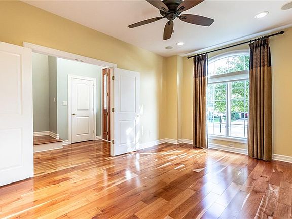 5th image of 141 Summer Hill Ln
