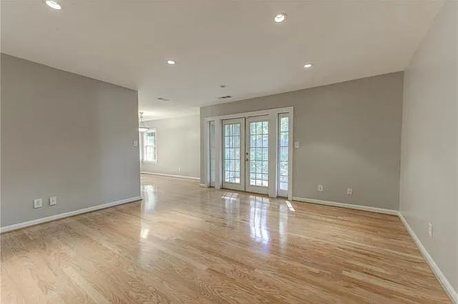 1445 Monroe Dr NE #C27 — Photo 4