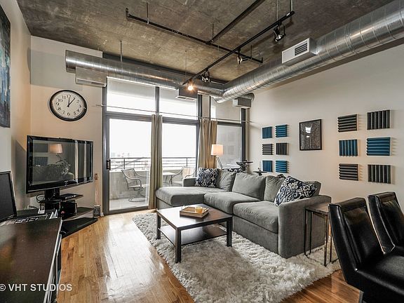 3rd image of 900 N Kingsbury St APT 1010