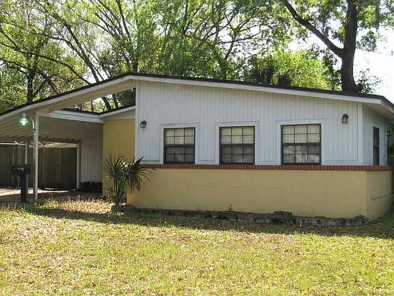3rd image of 1942 S LEONARD Circle