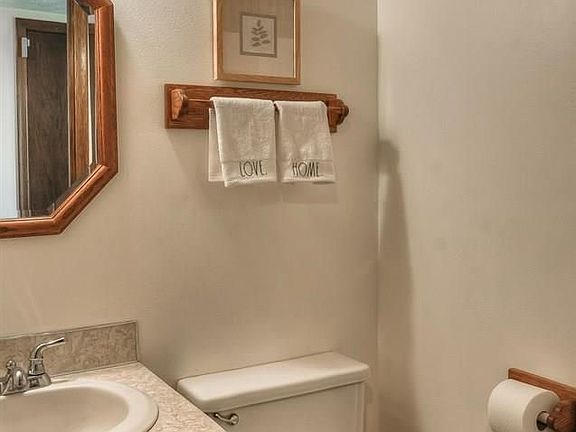 5th image of 300 Prospect Dr