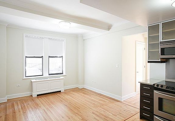 5th image of 210 W 70th St APT 211