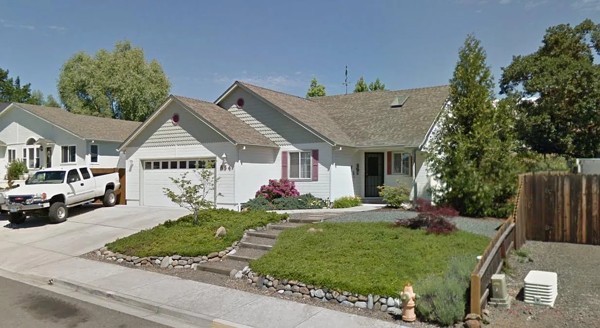854 Ridgeview Dr photo 1