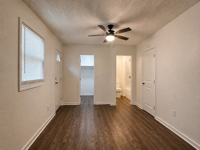 4235 Rookwood Ave — Photo 9