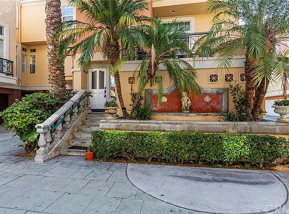 3rd image of 16 Venezia Aisle