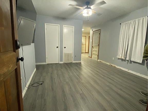 3rd image of 5216 Warwick Dr E