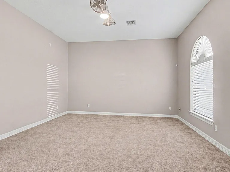 15569 Crown Oaks Dr — Photo 24
