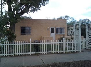 2111 Oxford Ave SE, Albuquerque, NM 87106
