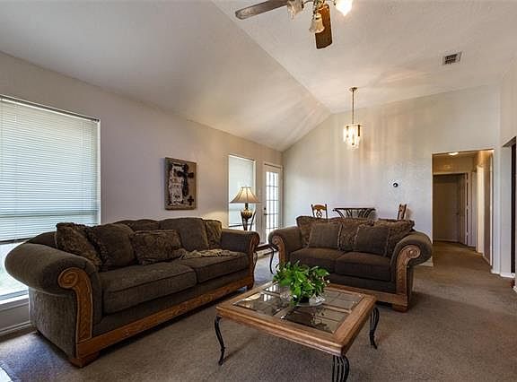 4th image of 213 N Bugle Dr