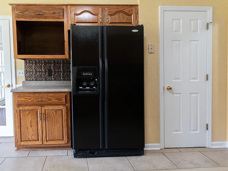 140 Thomas Dr — Photo 11