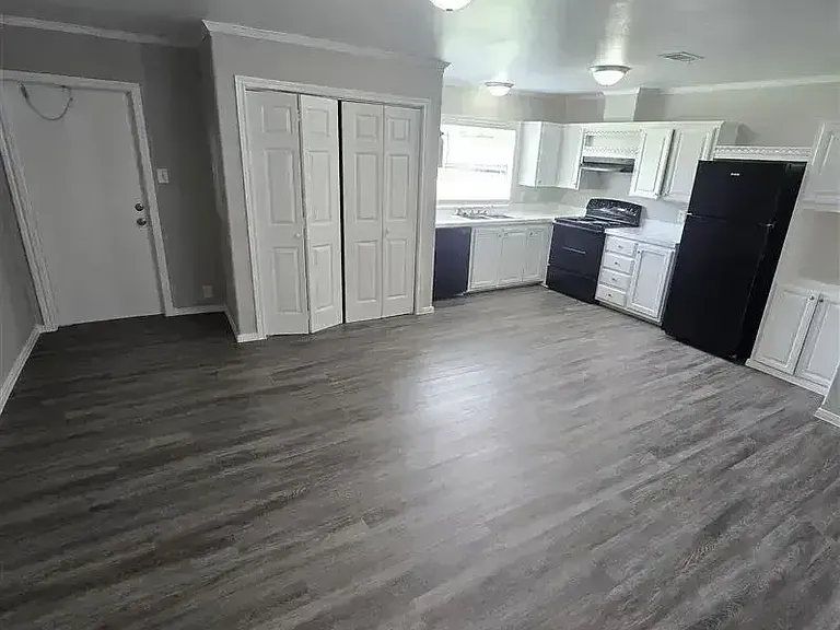16019 Clarke Springs Dr #16019C — Photo 2