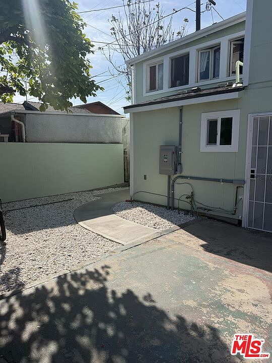1st image of 160 W 59th St #1/4