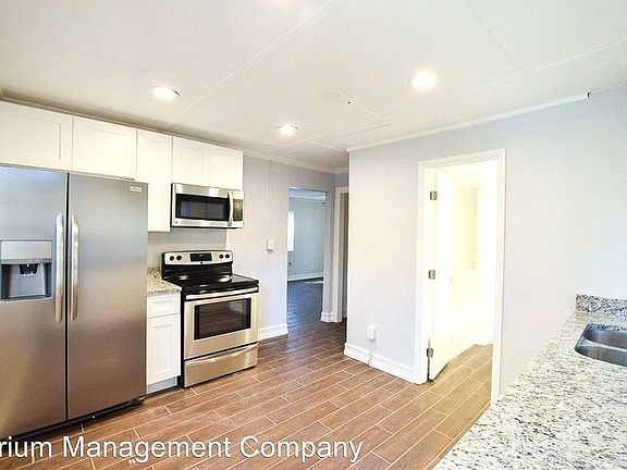 4th image of 725 Putnam Ave #1