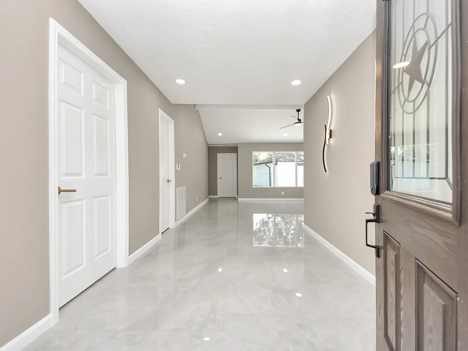 4 bed, 2.0 bath, 2172 sqft, $2,500 — Photo 3