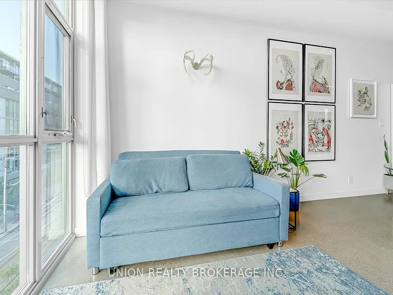 569 King St E #404 — Photo 6
