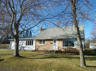 1104 Center St, Enderlin, ND 58027