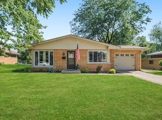 114 Briar Ln, North Aurora, IL