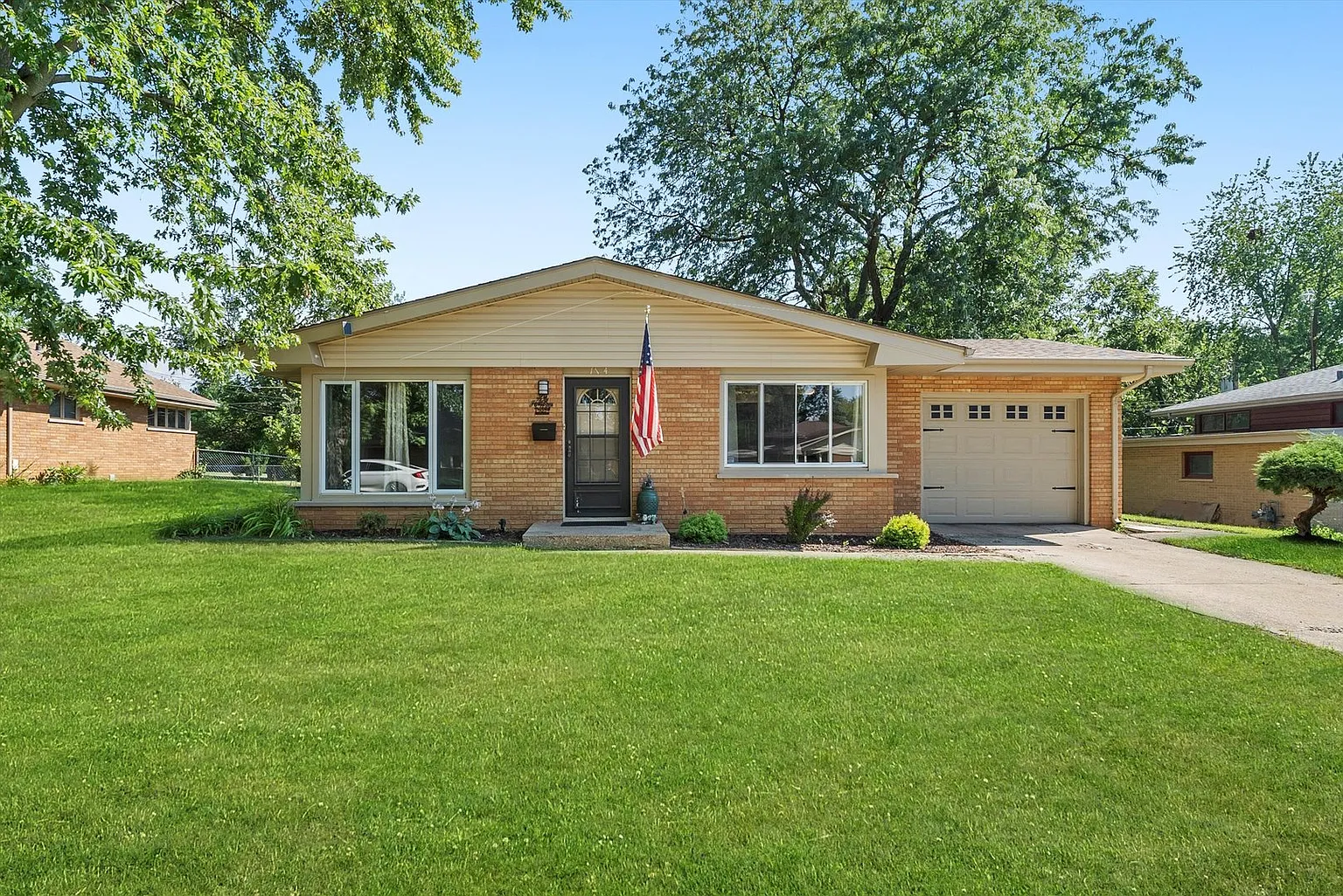 114 Briar Ln photo 1