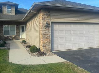 530 Cochran Dr, Crown Point, IN 46307