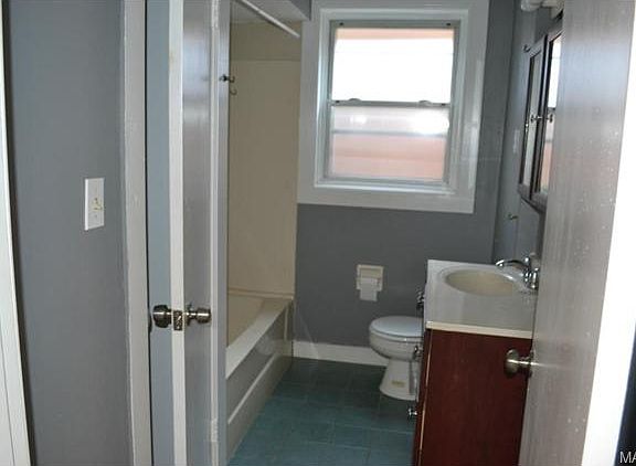 3rd image of 5336 Loughborough Ave