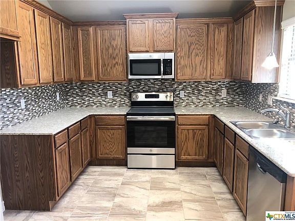 5th image of 401 Woods Dr