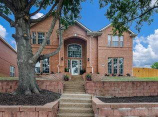 2400 Manchester Dr, Carrollton, TX 75006