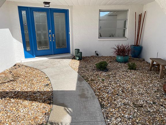4th image of 305 Matisse Cir E