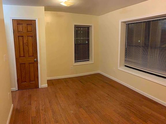4th image of 11-04 34th Ave #3B