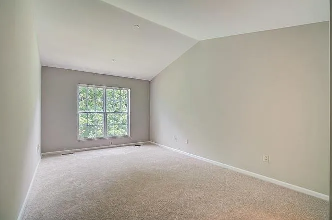 19 Oxford Ct — Photo 11