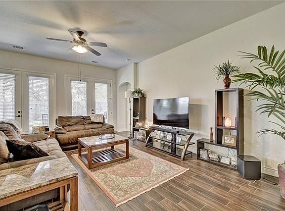 5th image of 2009 Maplewood Dr