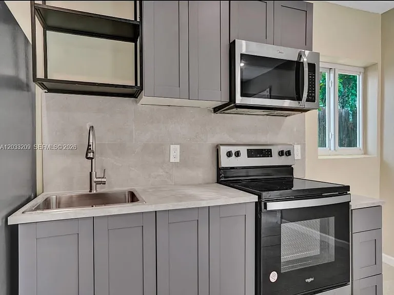 2442 Garfield St #4 — Photo 5