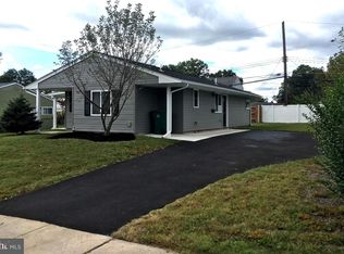 33 Gable Hill Rd, Levittown, PA 19057