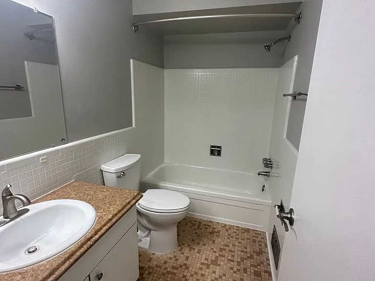 550 Rosewood St — Photo 21