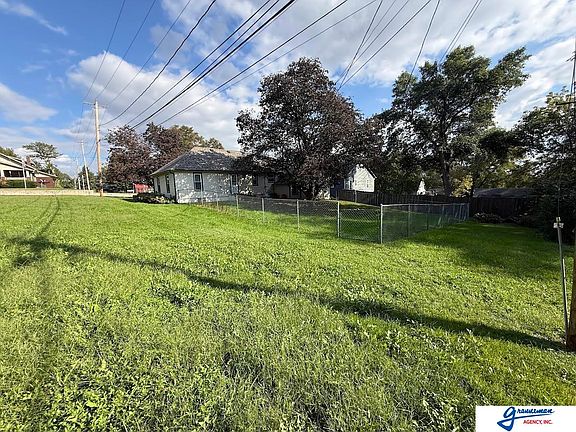4th image of 247 Park St