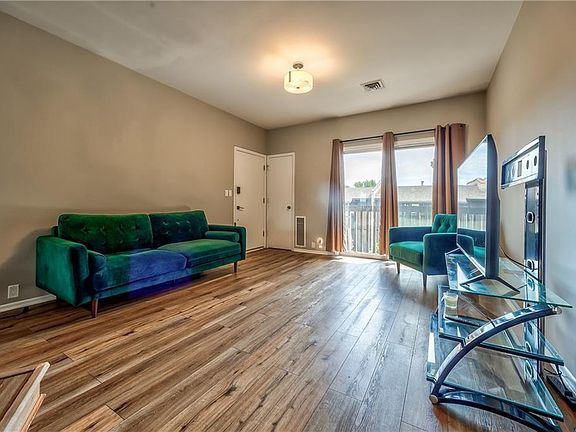 5th image of 443 W 104th St APT C