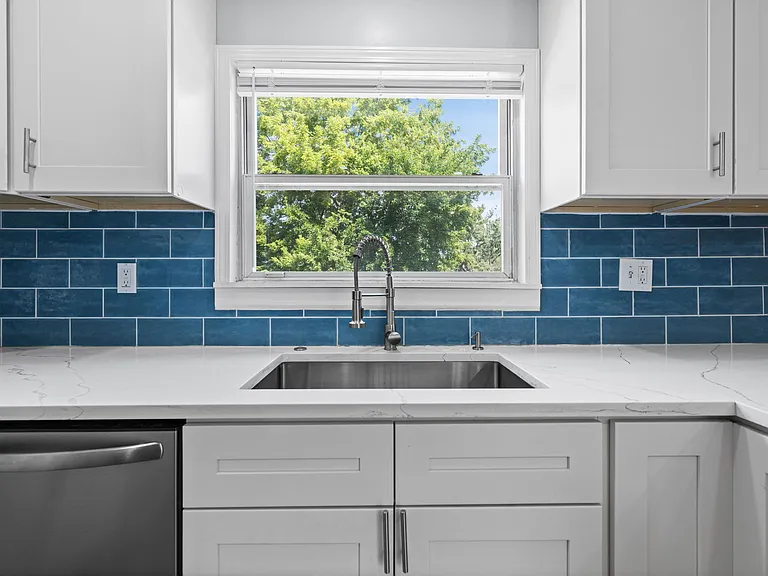 938 Locust Ave — Photo 11