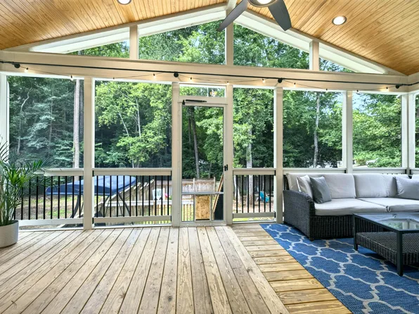 441 Marsh Landing Dr, Holly Springs, NC 27540