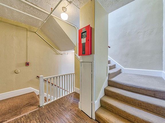 4th image of 612 E Burnside St #4521385