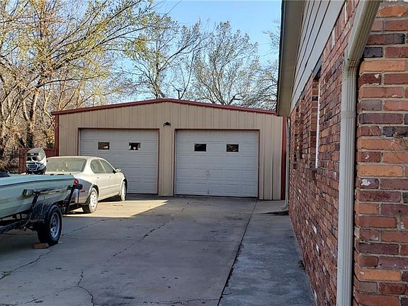2nd image of 302 Kimberling Dr