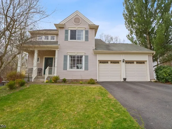 32 Crestwood Cir, Mount Olive Twp., NJ 07828