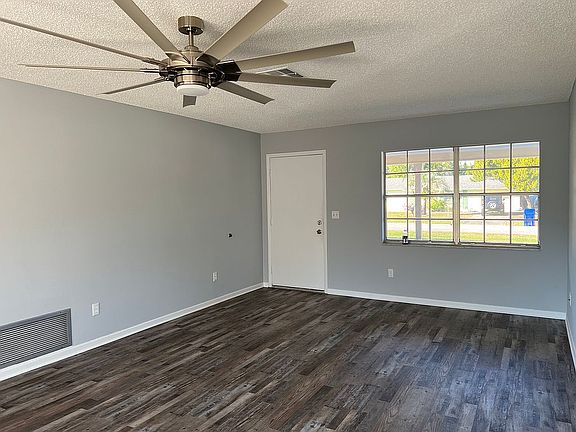 4th image of 410 Altara Dr
