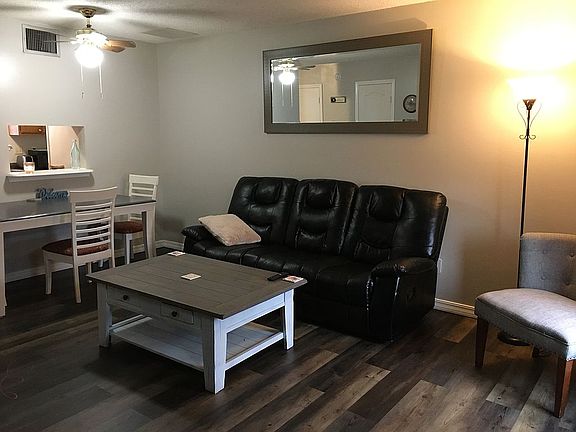 Living Room / Dining