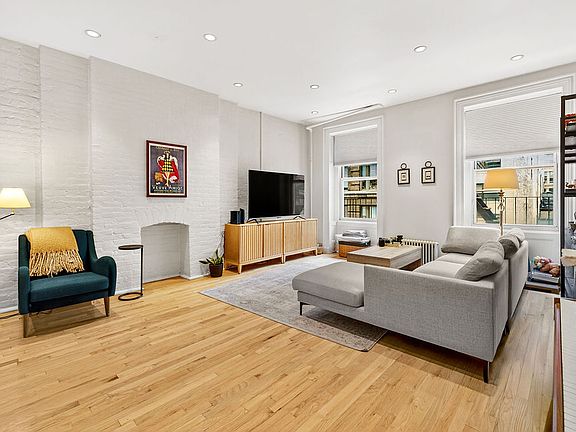 3rd image of 44 W 17th St APT 4