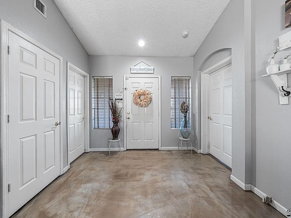 5th image of 1348 S 37th Dr