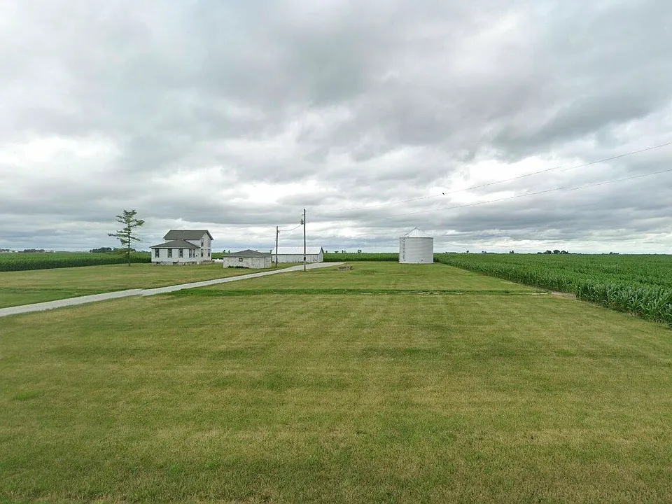 450 E 2500 North Rd