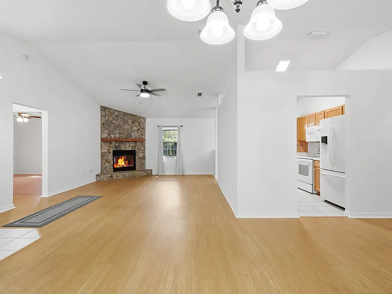 341 Shamrock Rd — Photo 17
