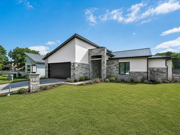102 Menard Ct, Horseshoe Bay, TX 78657